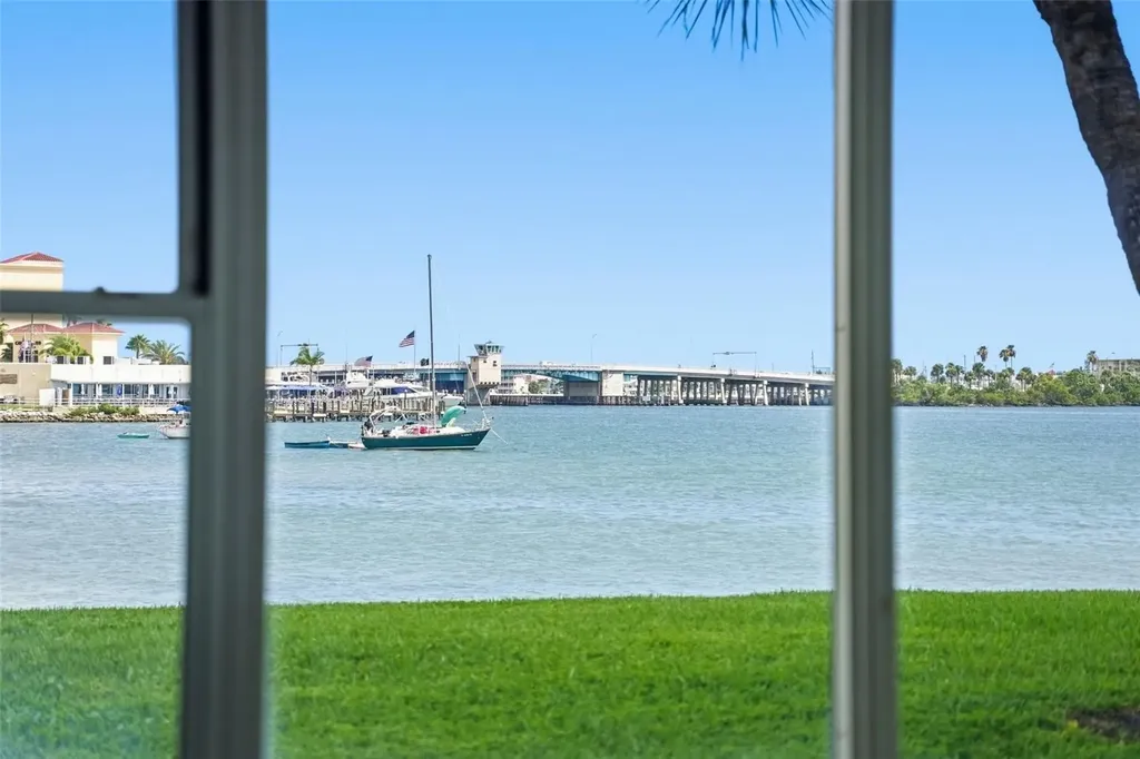4775 Cove Circle St Petersburg FL 33708