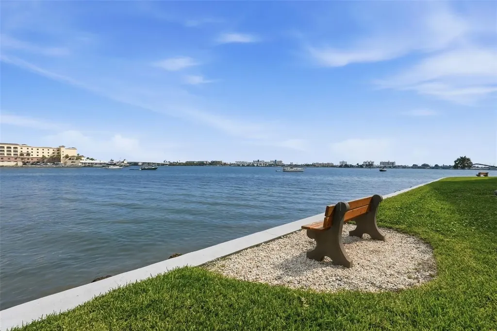 4775 Cove Circle St Petersburg FL 33708