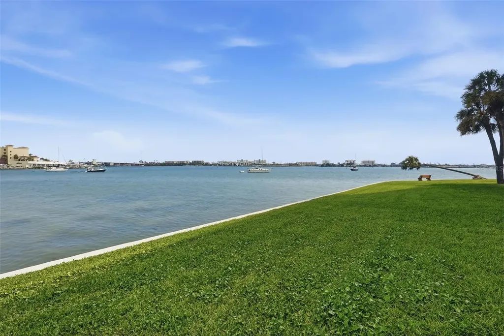 4775 Cove Circle St Petersburg FL 33708