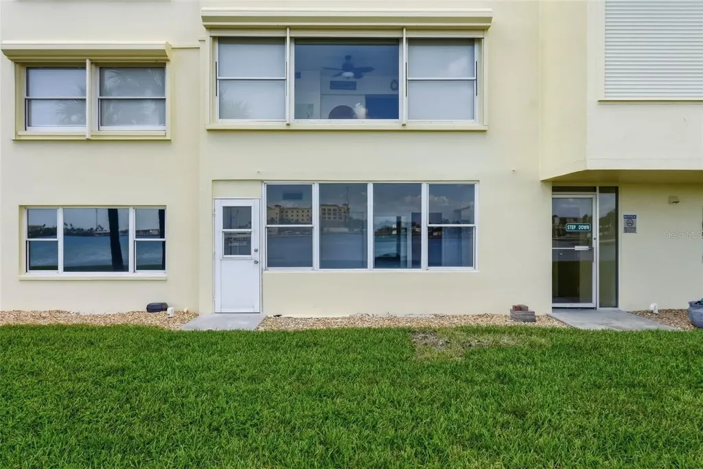 4775 Cove Circle St Petersburg FL 33708