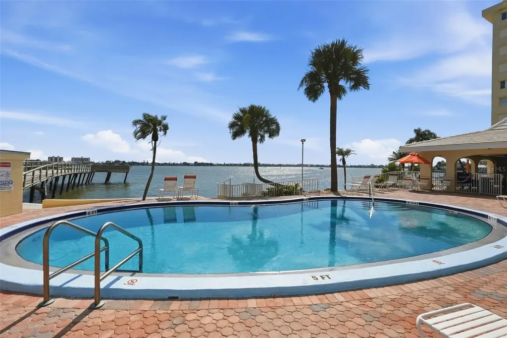 4775 Cove Circle St Petersburg FL 33708