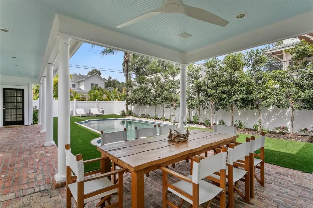 2523 W Sunset Drive Tampa FL 33629