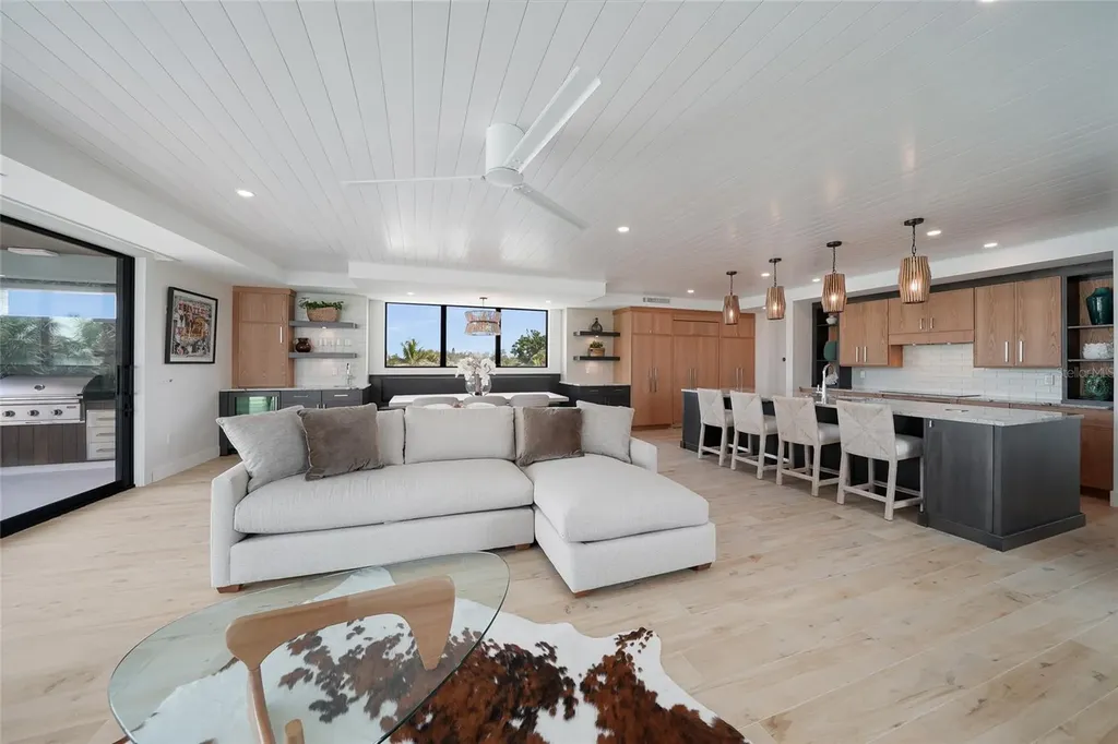 5547 Avenida Del Mare Sarasota FL 34242