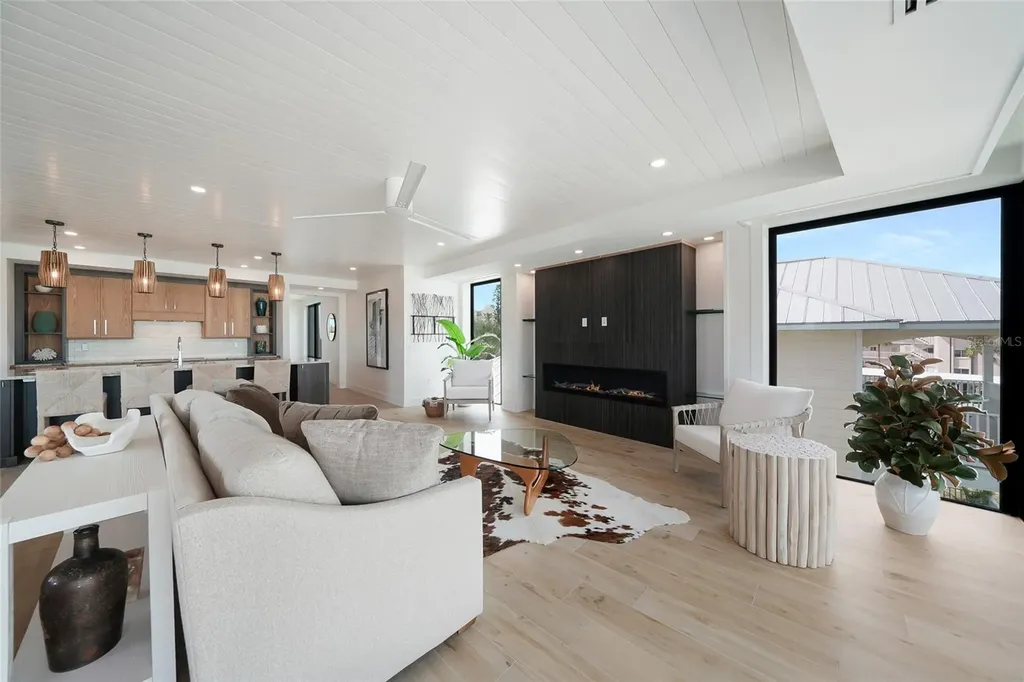 5547 Avenida Del Mare Sarasota FL 34242