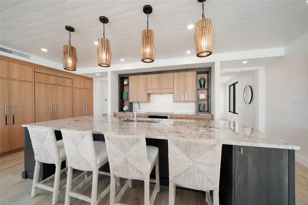 5547 Avenida Del Mare Sarasota FL 34242