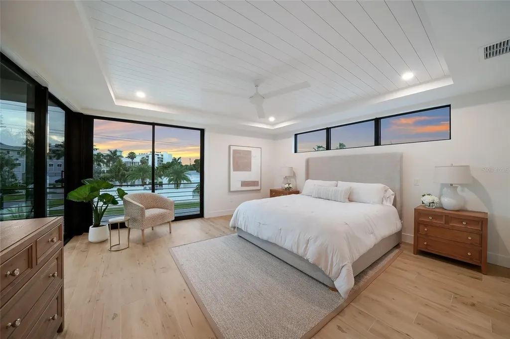 5547 Avenida Del Mare Sarasota FL 34242