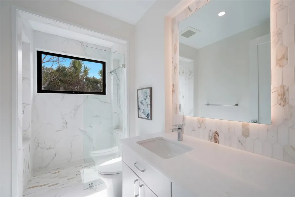 5547 Avenida Del Mare Sarasota FL 34242