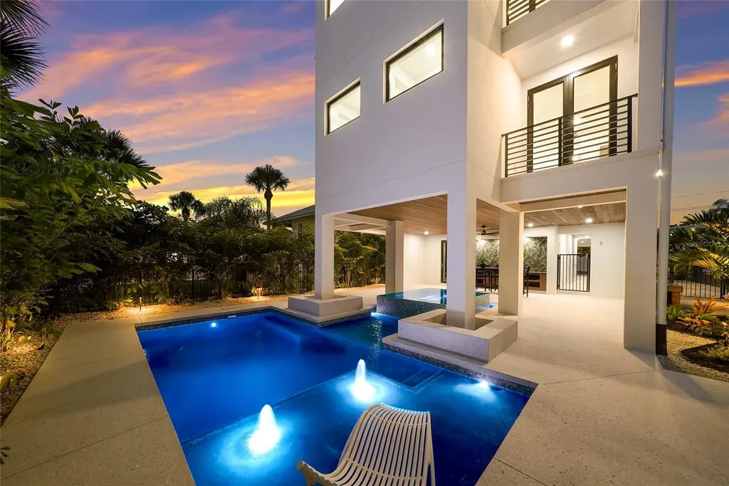 5547 Avenida Del Mare Sarasota FL 34242