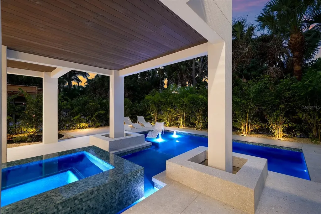 5547 Avenida Del Mare Sarasota FL 34242