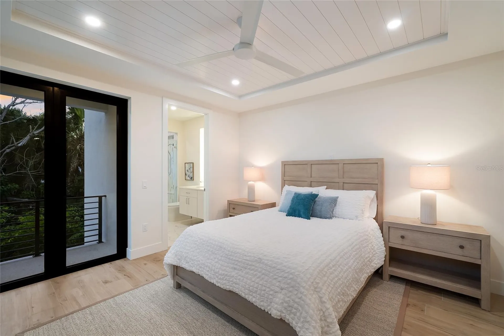 5547 Avenida Del Mare Sarasota FL 34242