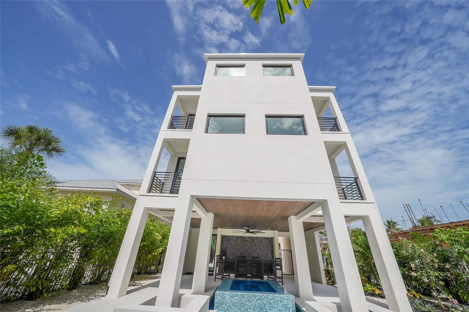 5547 Avenida Del Mare Sarasota FL 34242