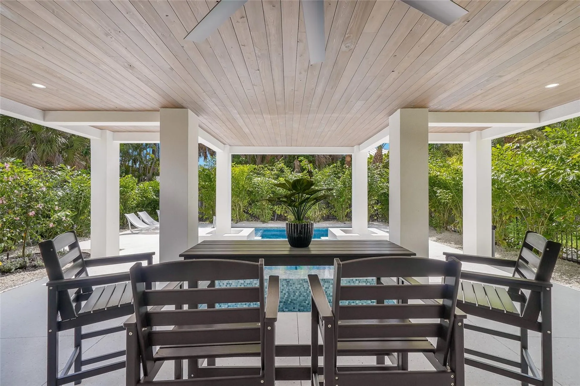 5547 Avenida Del Mare Sarasota FL 34242
