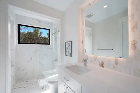 5547 Avenida Del Mare Sarasota FL 34242