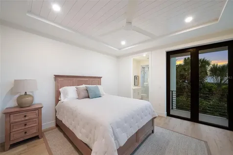 5547 Avenida Del Mare Sarasota FL 34242