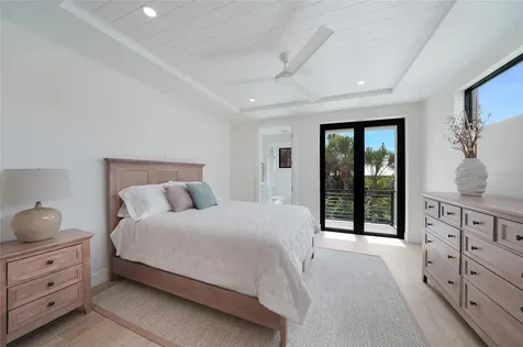 5547 Avenida Del Mare Sarasota FL 34242
