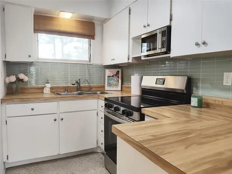 2155 Wood Street Sarasota FL 34237