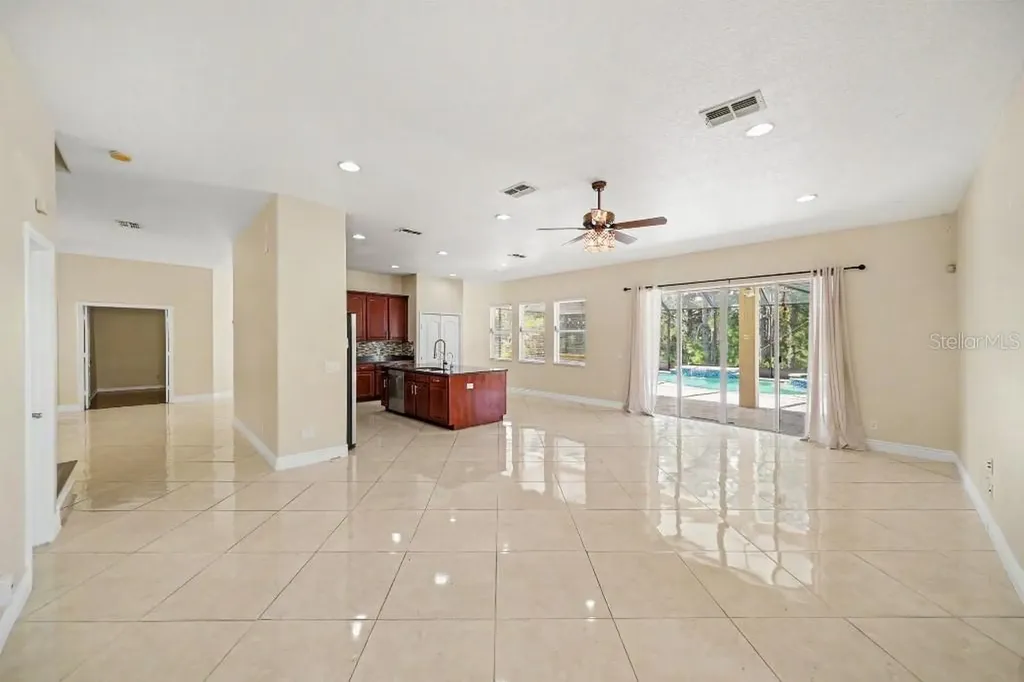 20009 Oakflower Avenue Tampa FL 33647