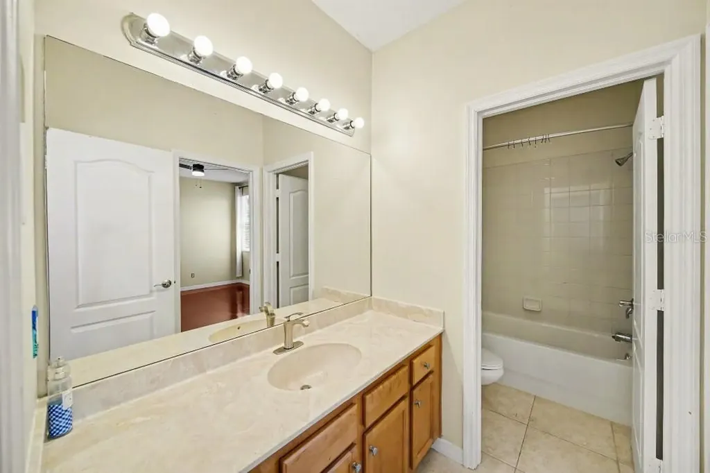 20009 Oakflower Avenue Tampa FL 33647