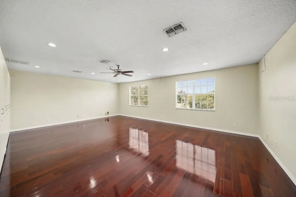 20009 Oakflower Avenue Tampa FL 33647