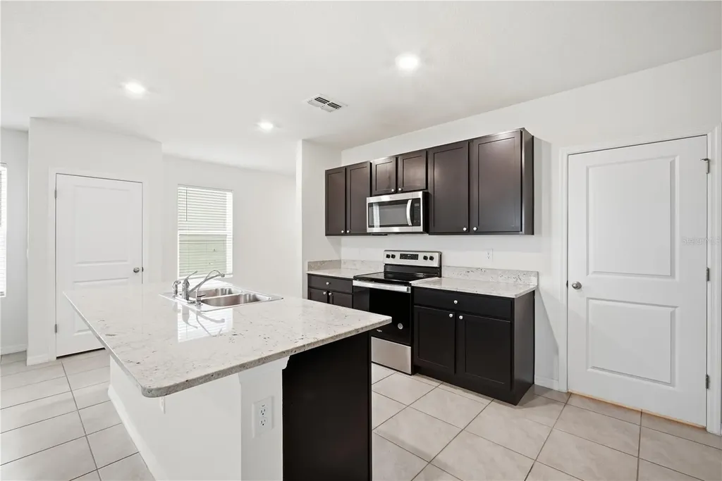 5635 Hollingworth Trail Wesley Chapel FL 33545