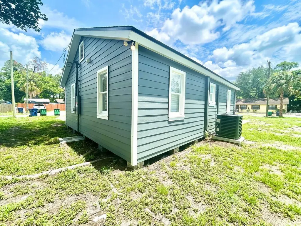 8004 N Marks Street Tampa FL 33604