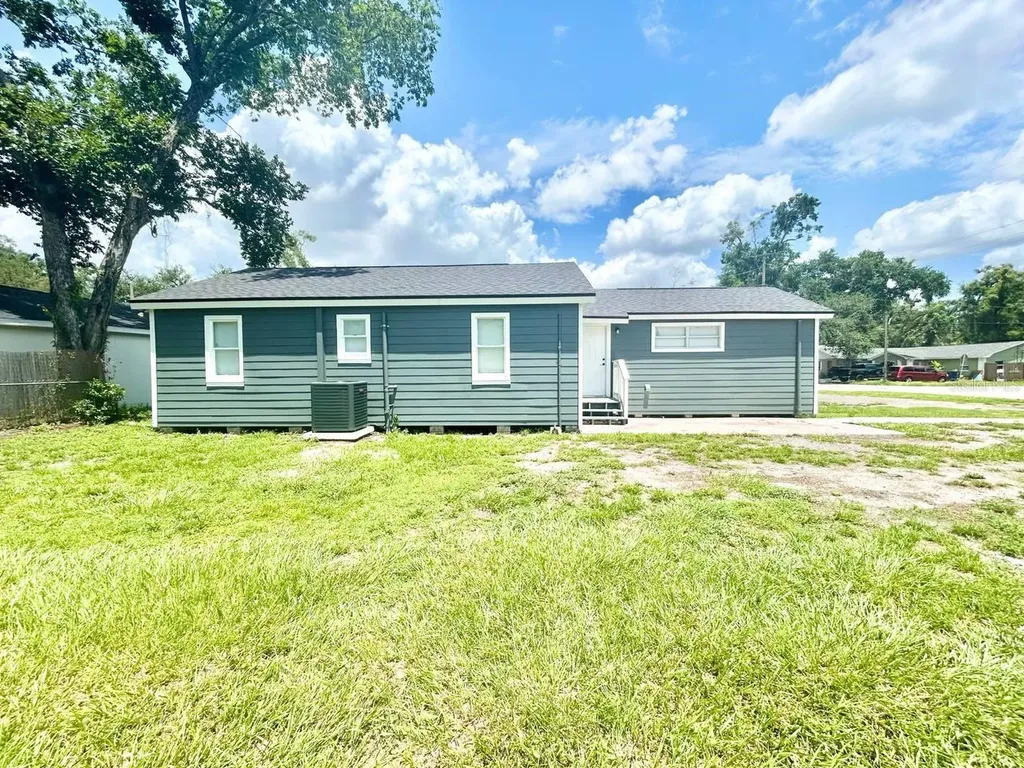8004 N Marks Street Tampa FL 33604