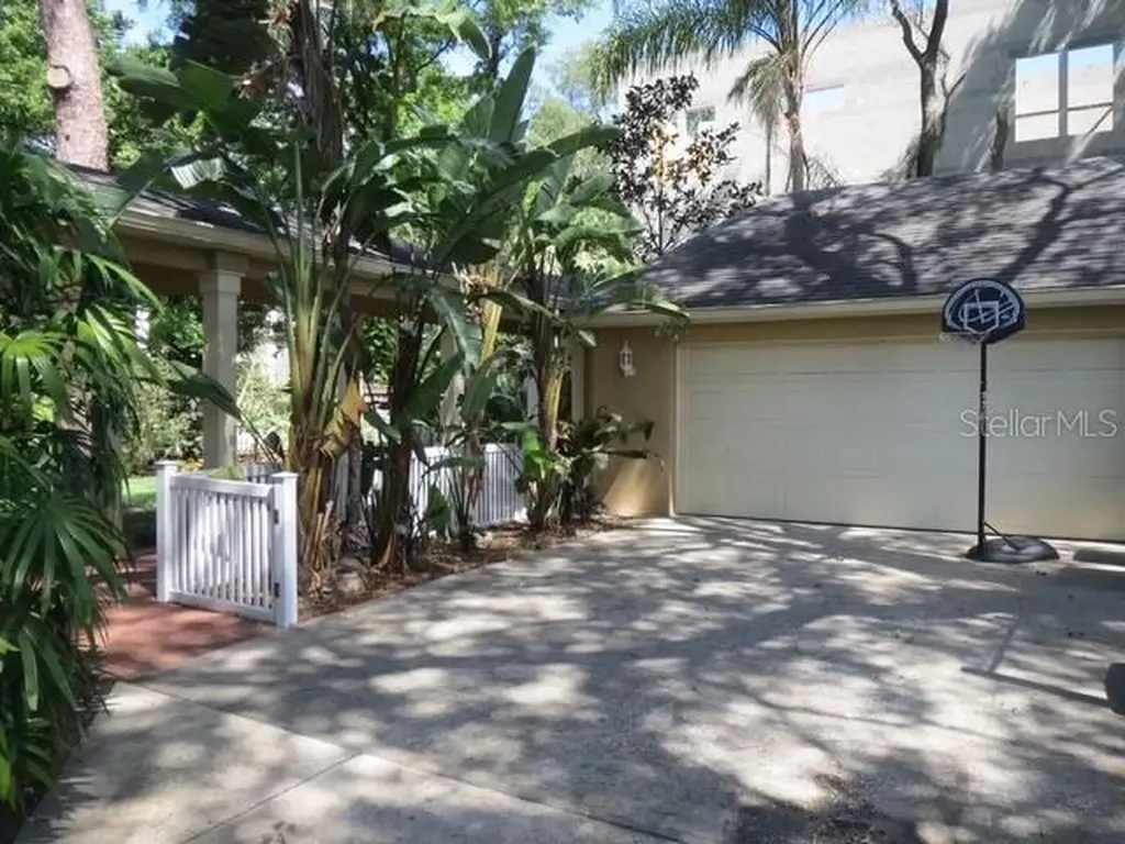 3103 W Waverly Avenue Tampa FL 33629