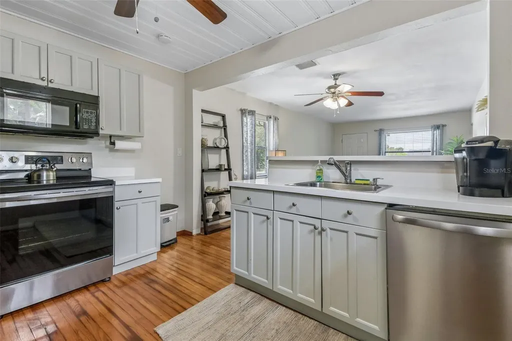 5762 2nd Avenue N St Petersburg FL 33710
