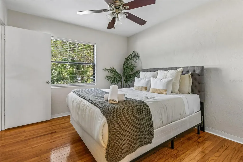 5762 2nd Avenue N St Petersburg FL 33710