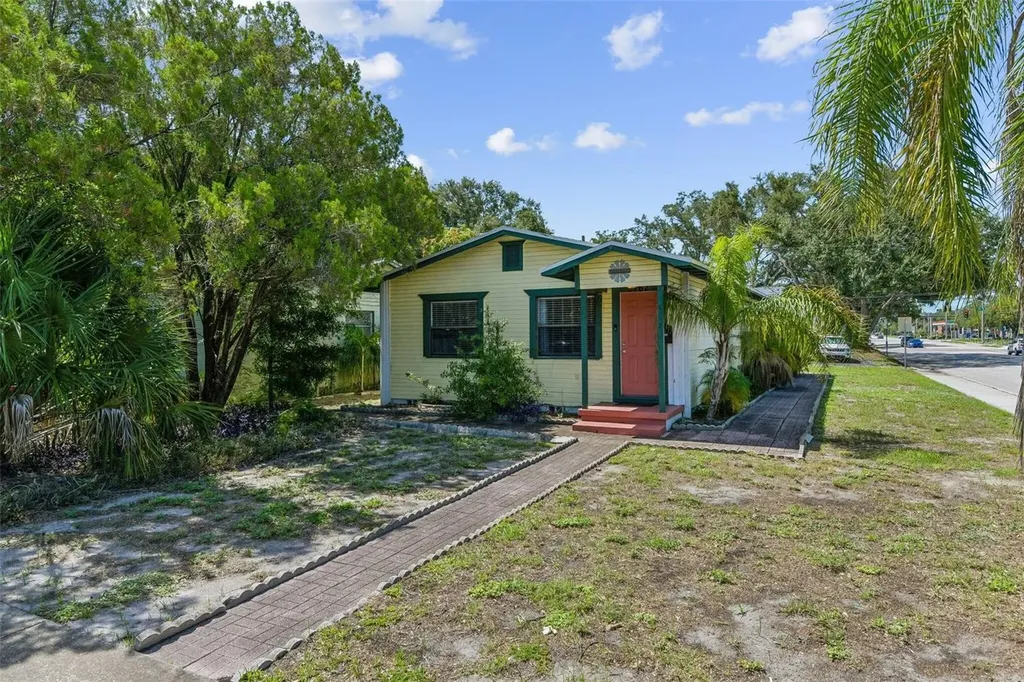 5762 2nd Avenue N St Petersburg FL 33710