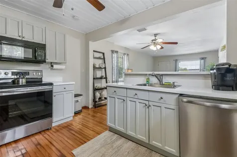5762 2nd Avenue N St Petersburg FL 33710