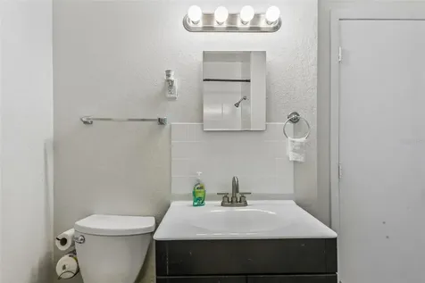 5762 2nd Avenue N St Petersburg FL 33710