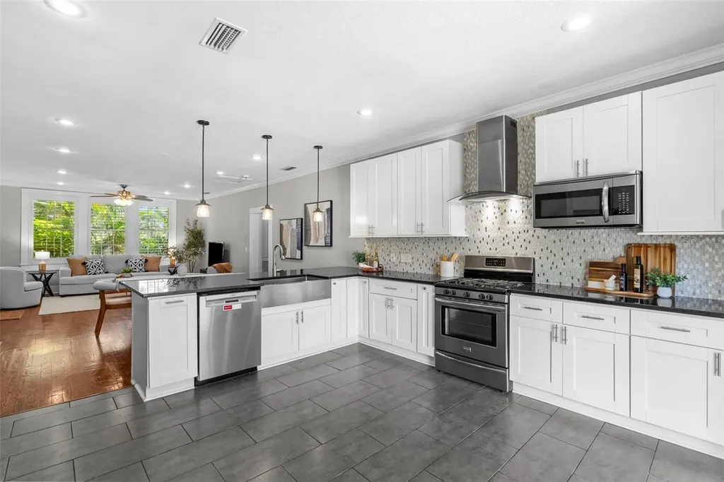 5907 N Suwanee Avenue Tampa FL 33604