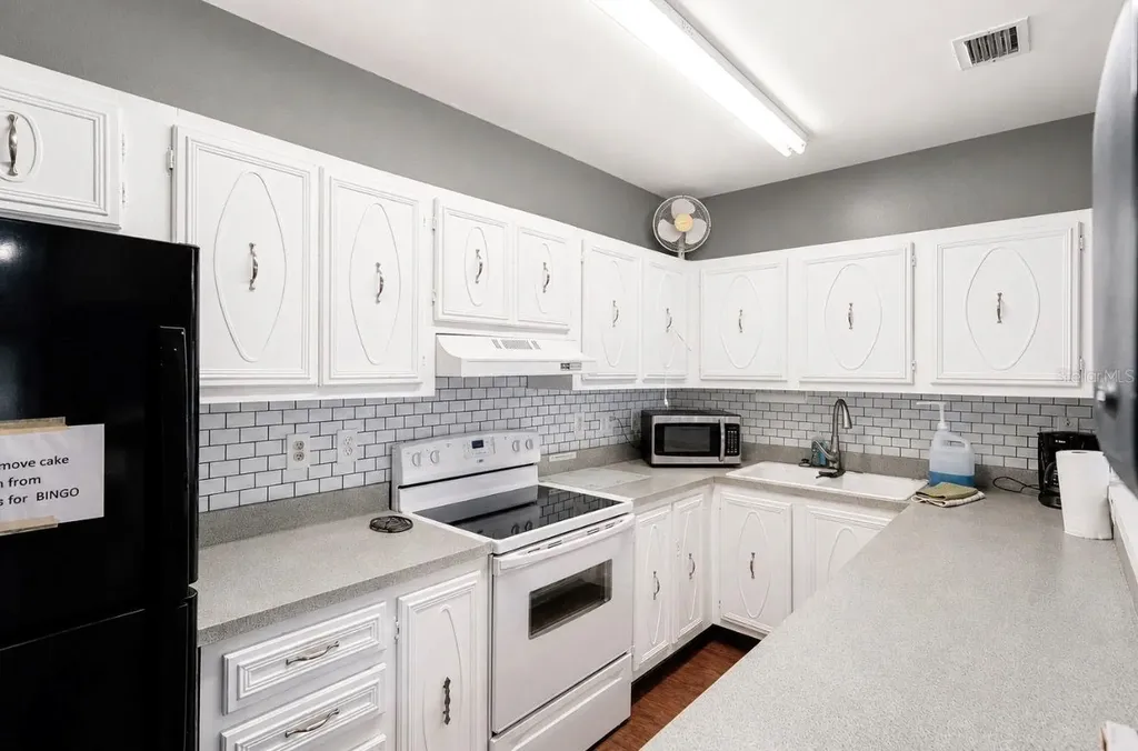 801 83rd Avenue N St Petersburg FL 33702