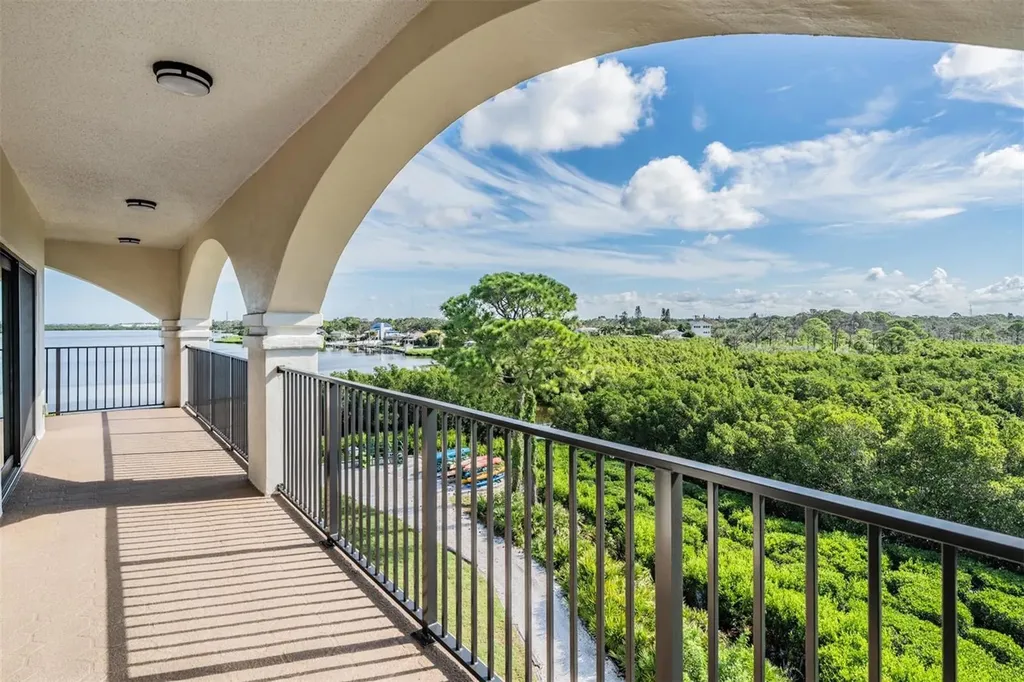 243 Mariner Drive Tarpon Springs FL 34689
