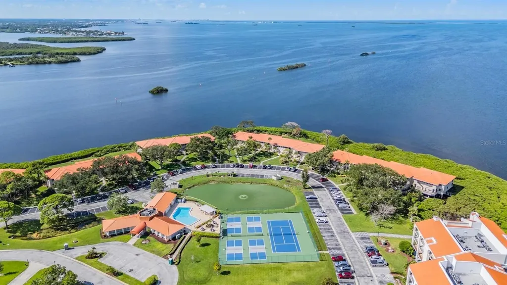 243 Mariner Drive Tarpon Springs FL 34689