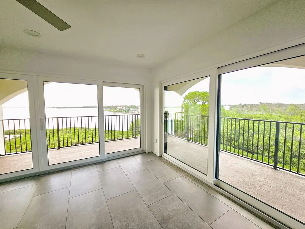 243 Mariner Drive Tarpon Springs FL 34689