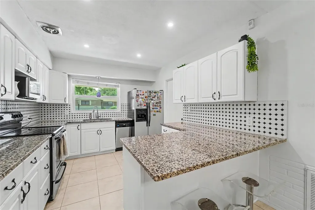 8879 Lakewood Drive Seminole FL 33772
