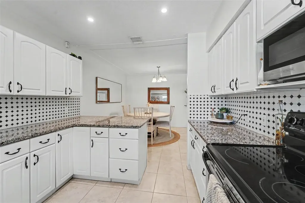 8879 Lakewood Drive Seminole FL 33772