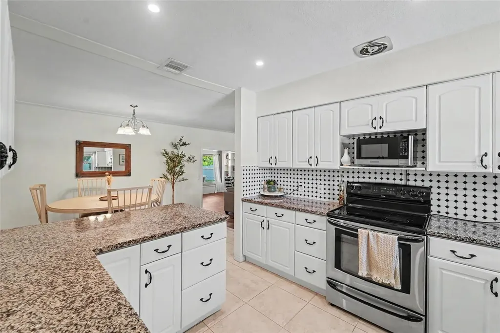 8879 Lakewood Drive Seminole FL 33772