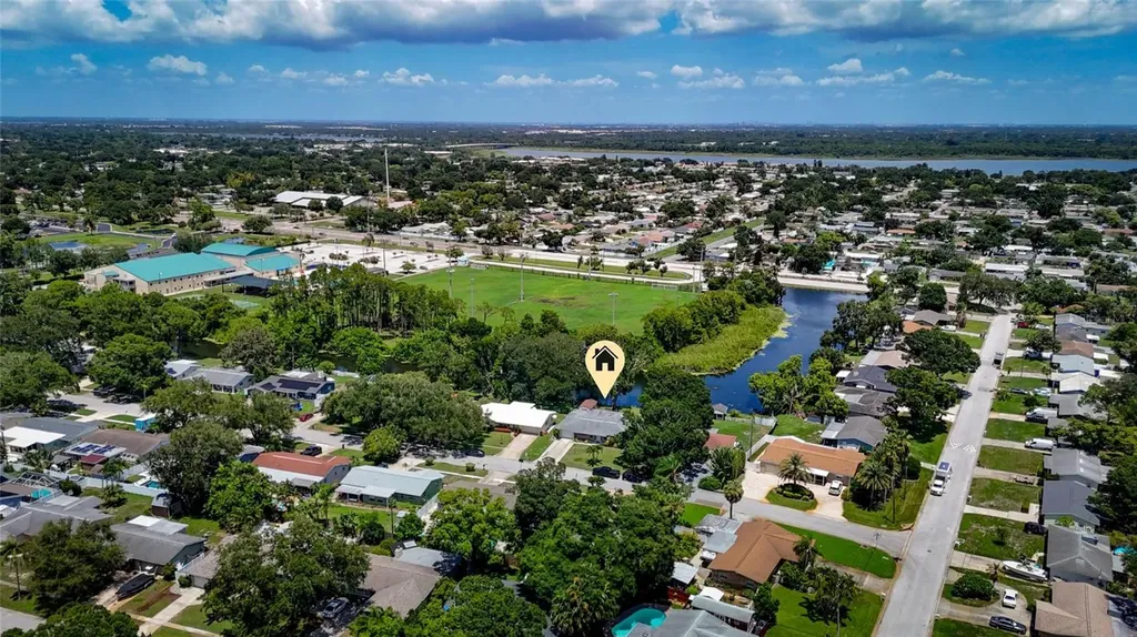 8879 Lakewood Drive Seminole FL 33772