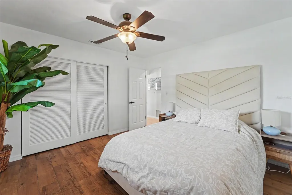 8879 Lakewood Drive Seminole FL 33772