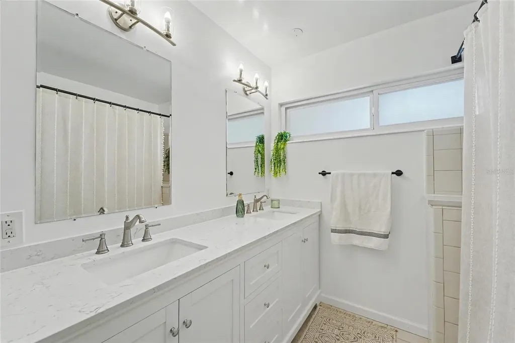 8879 Lakewood Drive Seminole FL 33772