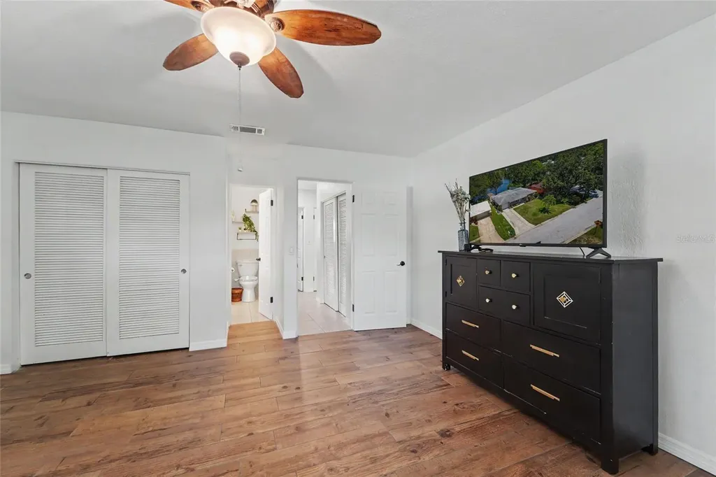 8879 Lakewood Drive Seminole FL 33772