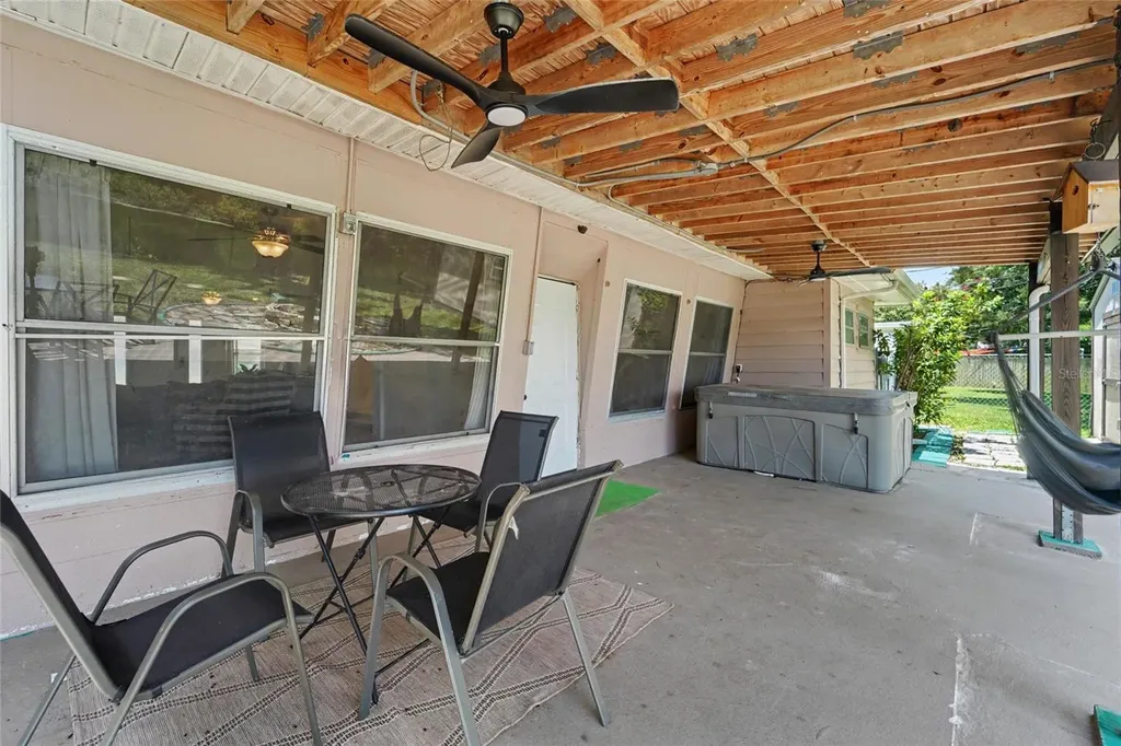 8879 Lakewood Drive Seminole FL 33772