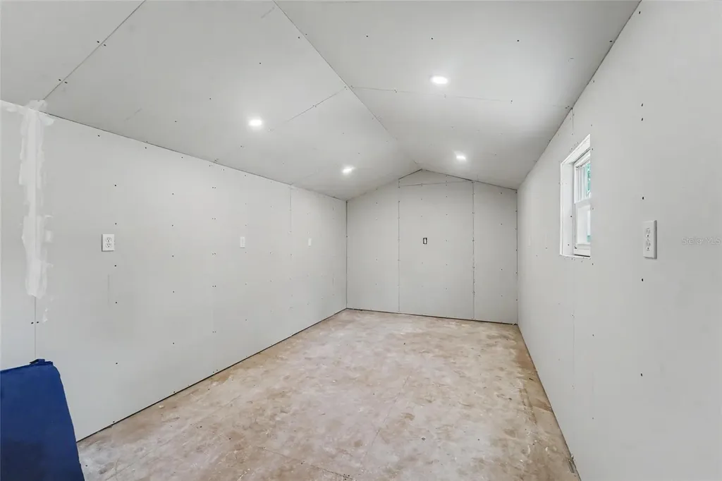 8879 Lakewood Drive Seminole FL 33772