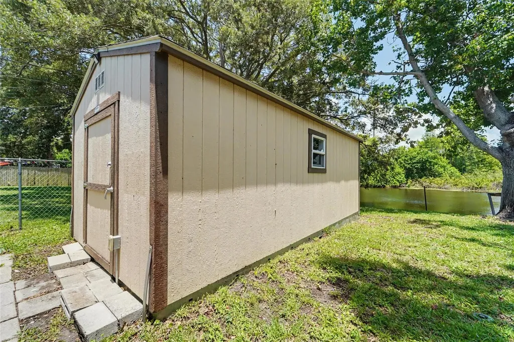 8879 Lakewood Drive Seminole FL 33772