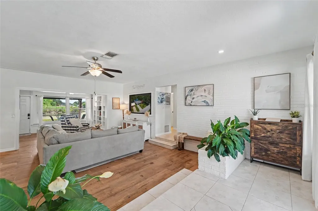8879 Lakewood Drive Seminole FL 33772