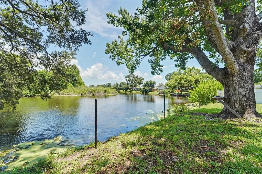 8879 Lakewood Drive Seminole FL 33772