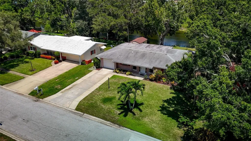 8879 Lakewood Drive Seminole FL 33772